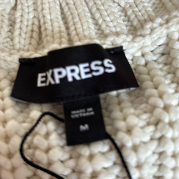 Express cable knot low cut cropped sweater! - Picture 6 of 8